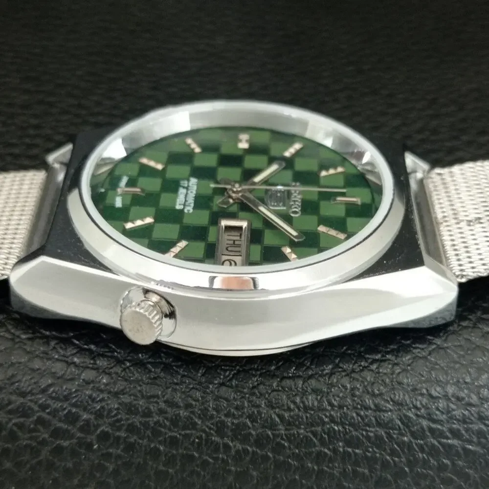 Vintage 1975 Seiko Automatic Mens Silver Watch W/daydate & Green accents